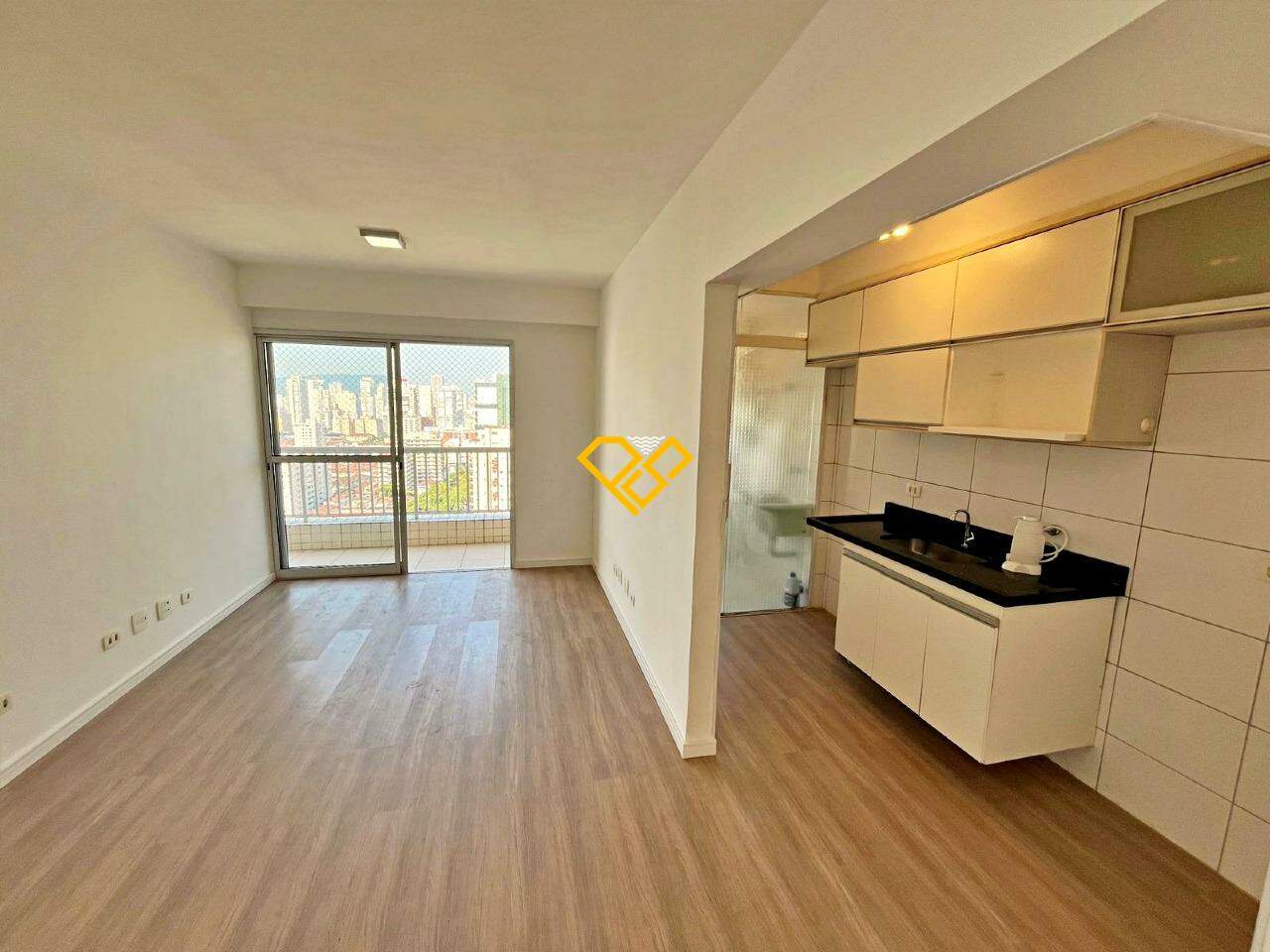Apartamento para aluguel no Encruzilhada: Sala e cozinha