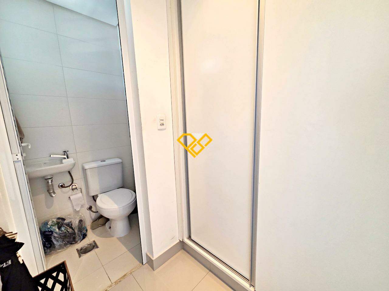Apartamento à venda no Gonzaga: Dependência completa