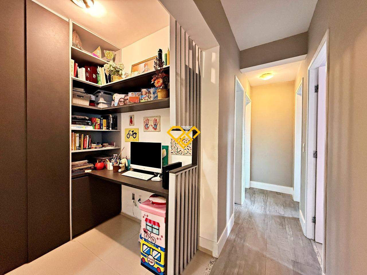 Apartamento à venda no Ponta da Praia: Escritório