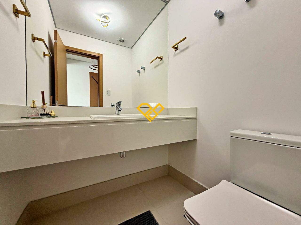 Apartamento para aluguel no Ponta da Praia: Lavabo