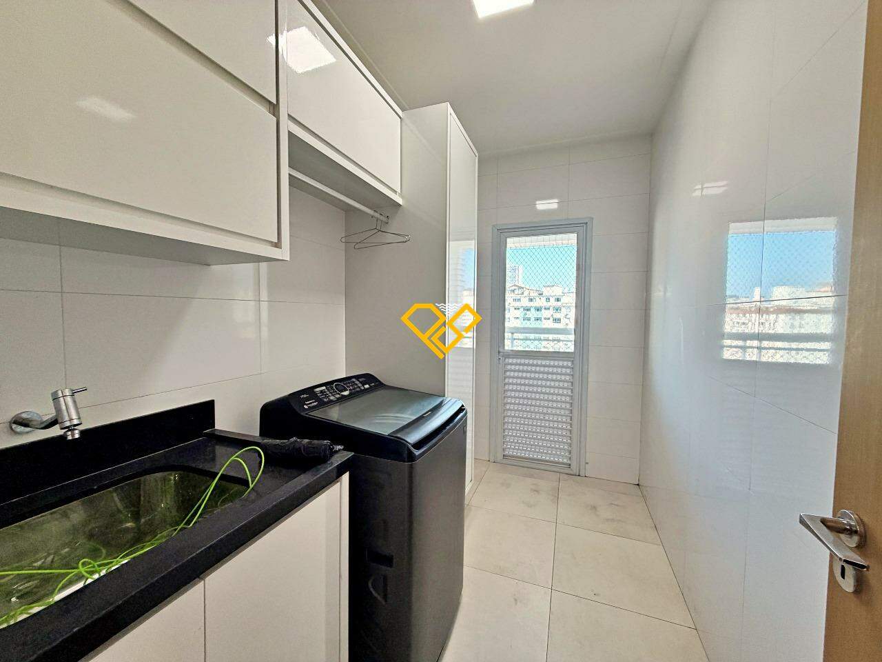 Apartamento para aluguel no Ponta da Praia: Área de serviço