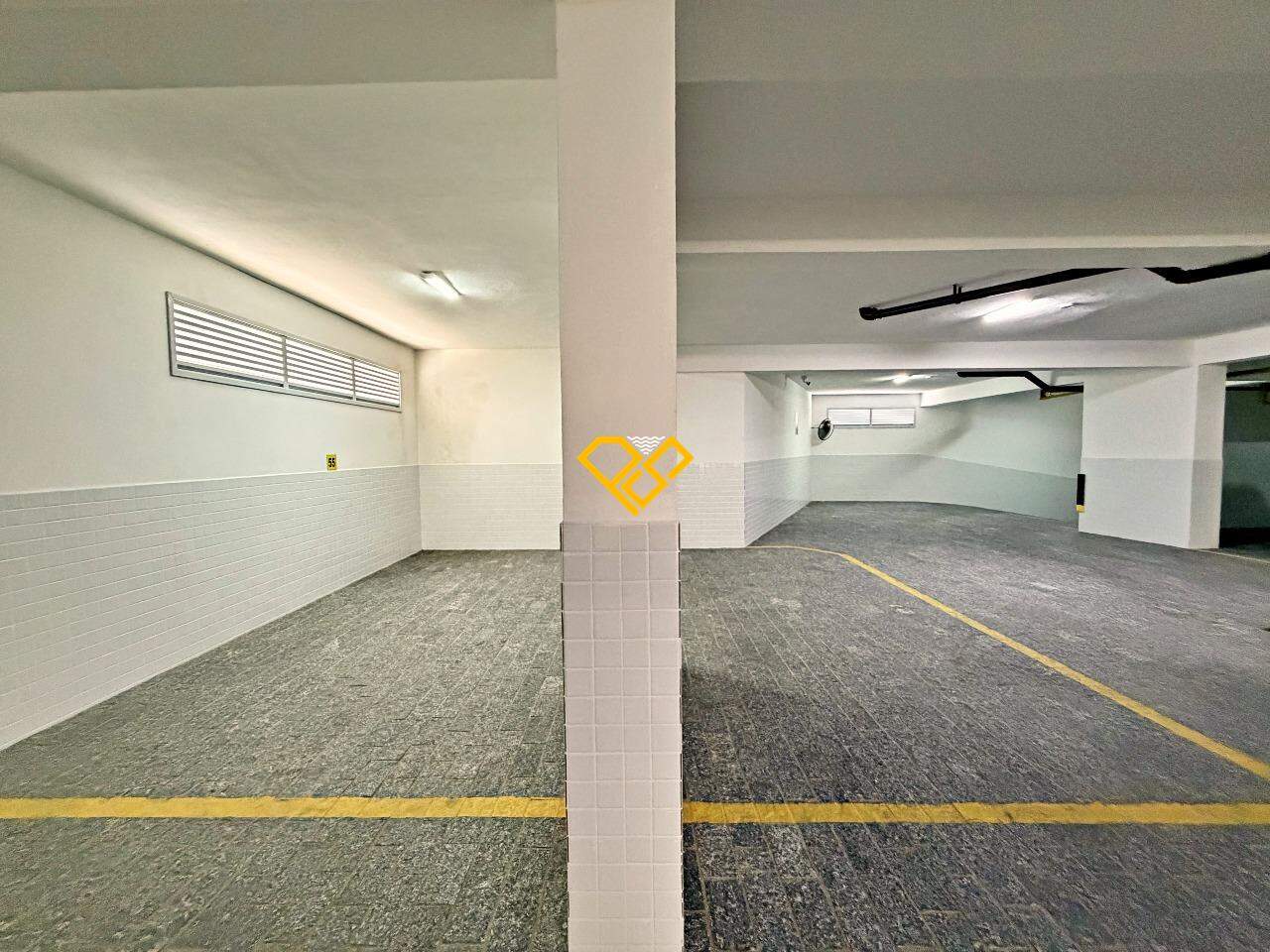 Apartamento para aluguel no Ponta da Praia: Garagem