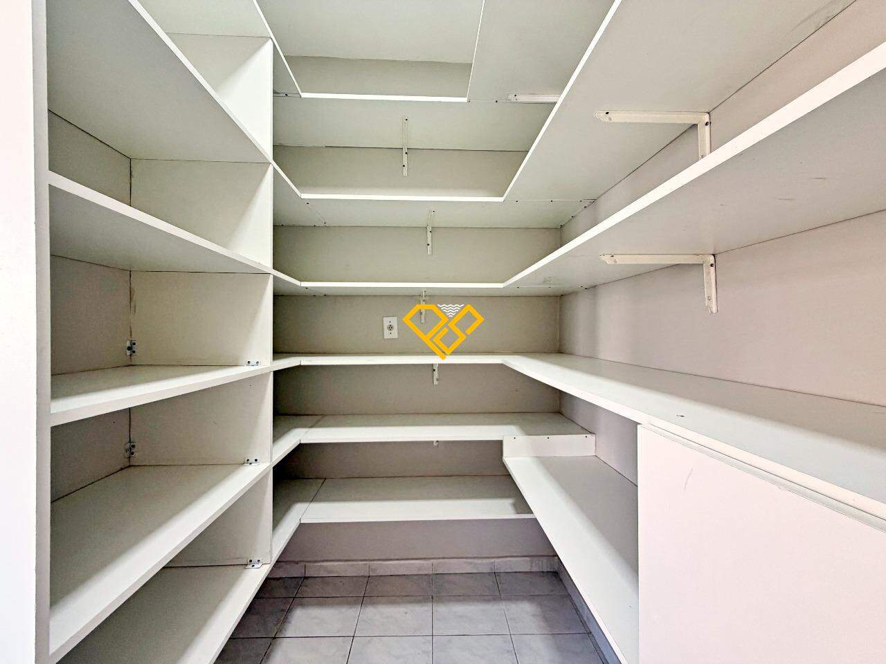 Apartamento à venda no Gonzaga: Despensa