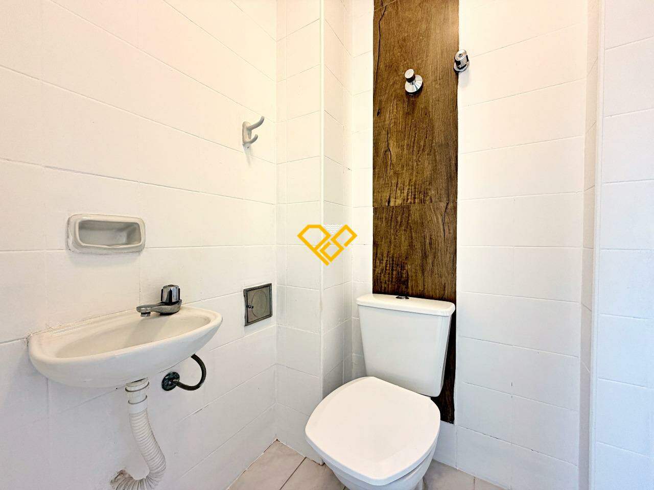 Apartamento à venda no Gonzaga: Wc de serviço