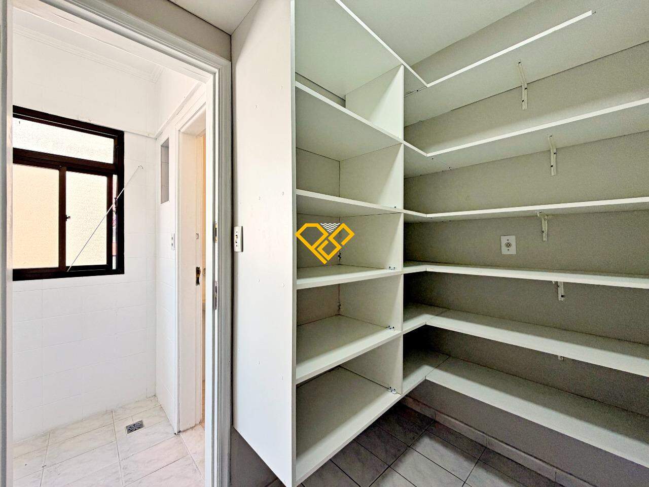 Apartamento à venda no Gonzaga: Despensa