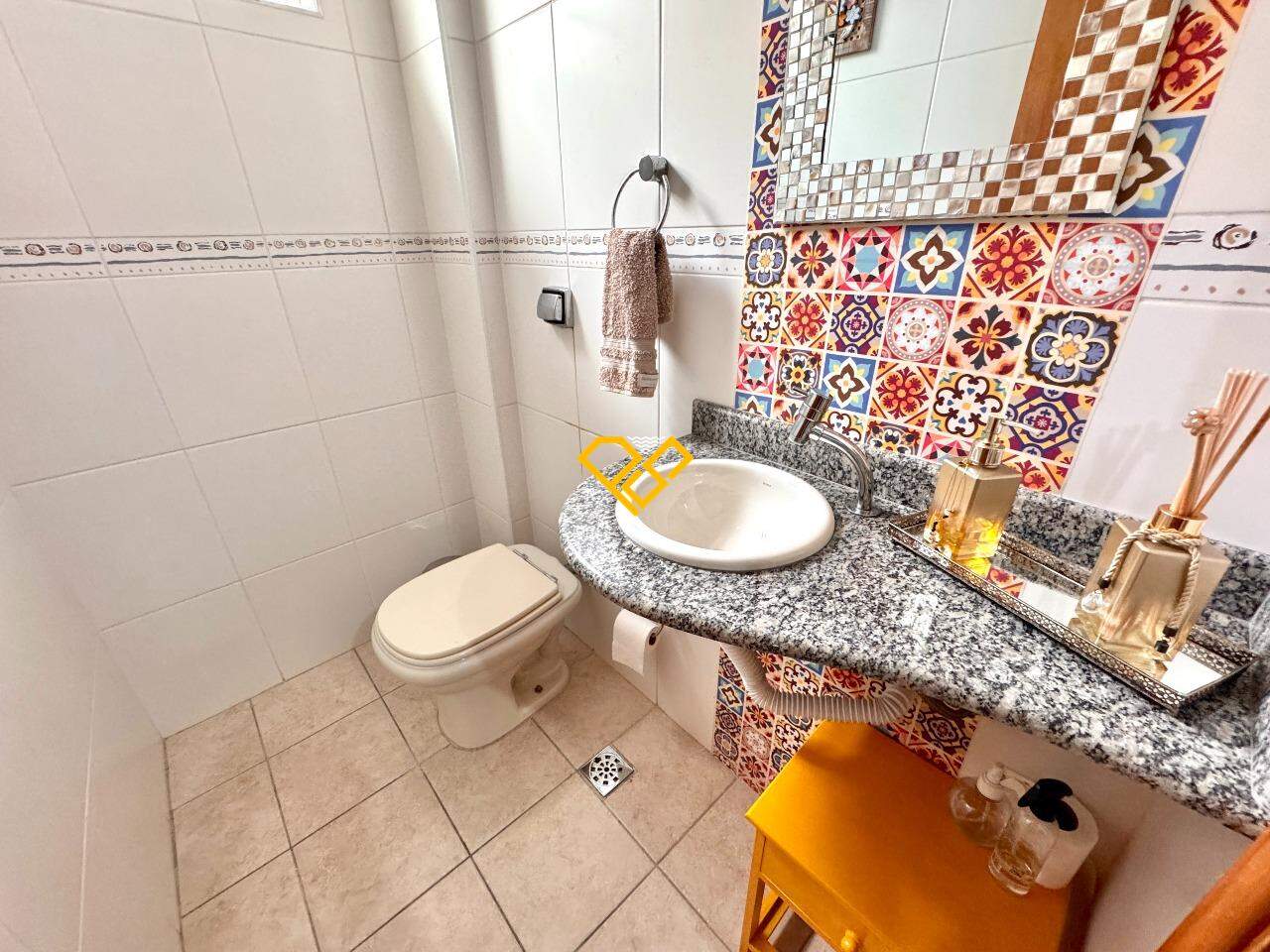 Sobreposta Alta à venda no Boqueirão: Lavabo