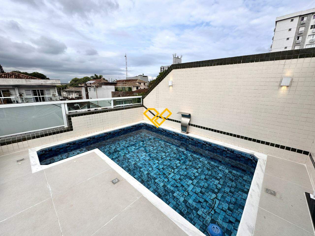 Sobreposta Alta à venda no Boqueirão: Piscina