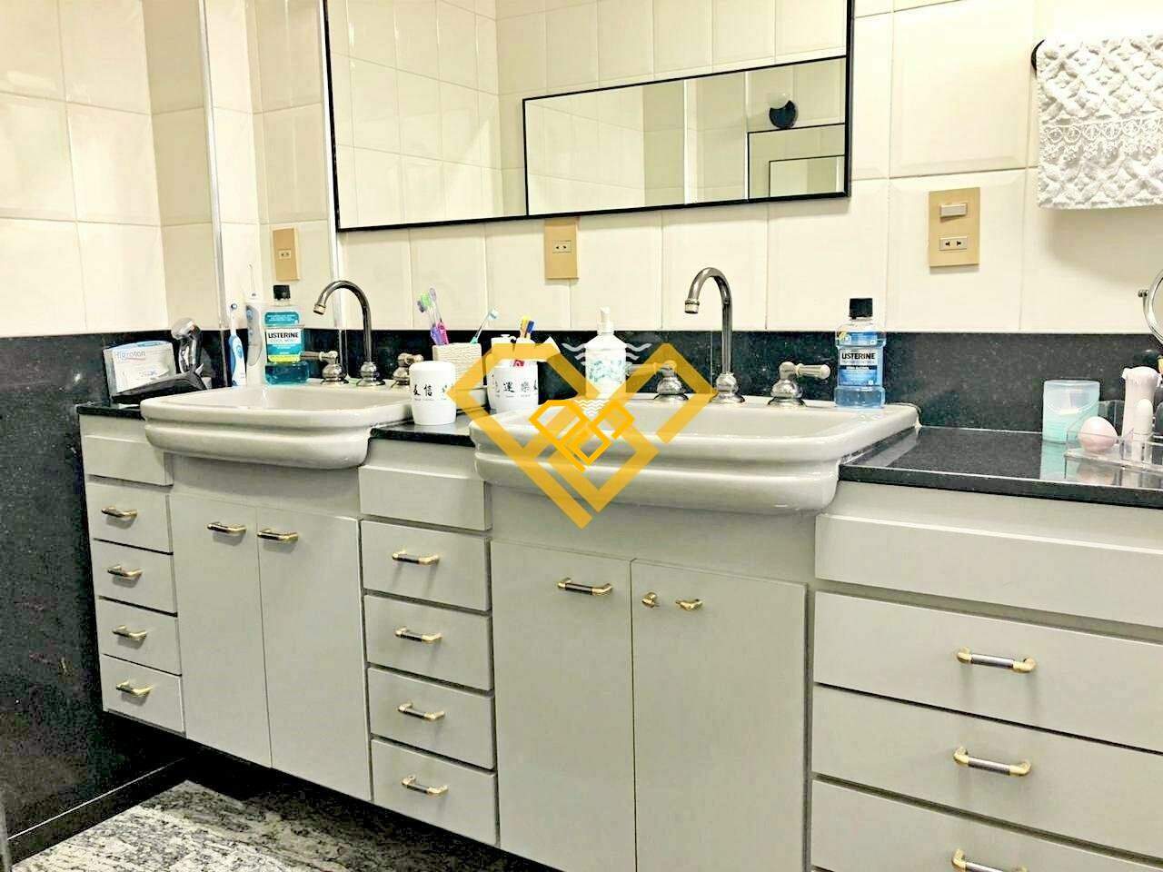 Cobertura à venda no Ponta da Praia: 