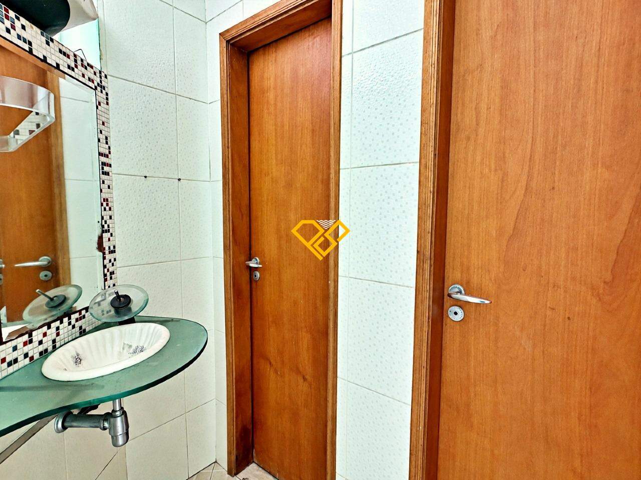 Apartamento à venda no Aparecida: Wc da piscina