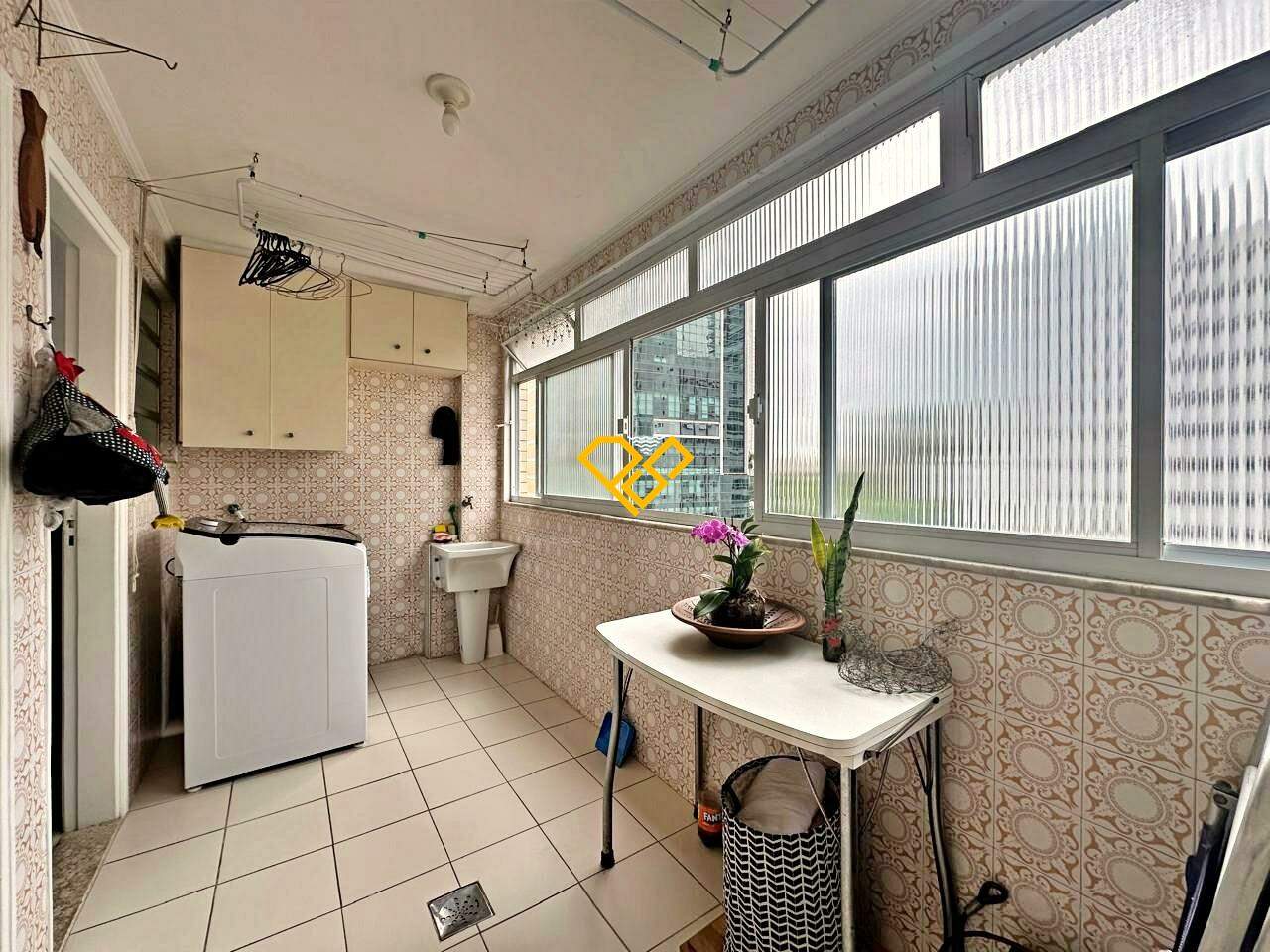 Apartamento à venda no Embaré: Área de serviço