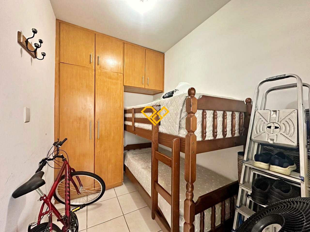 Apartamento à venda no Embaré: Dependência