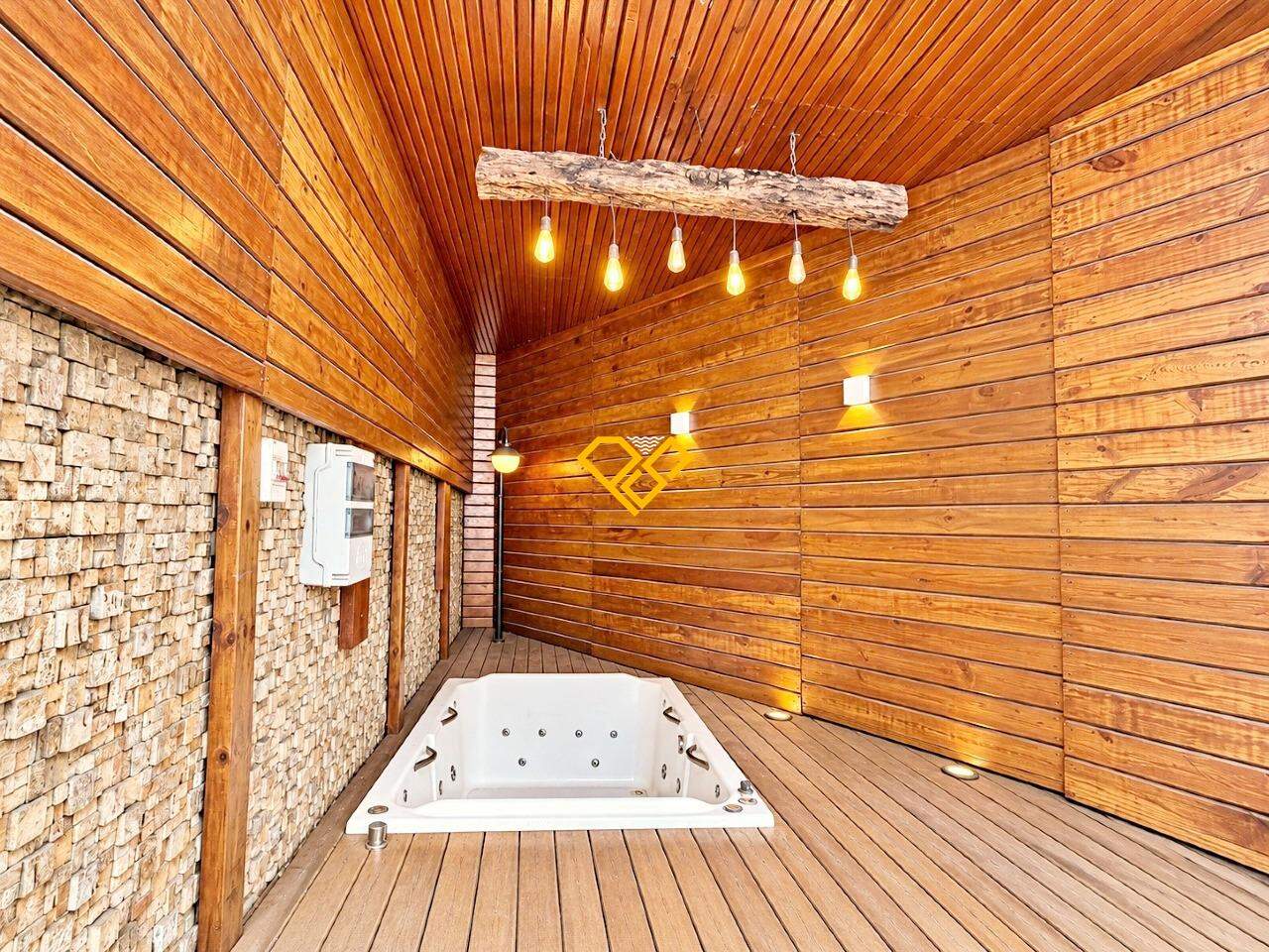 Casa à venda no Macuco: Jacuzzi