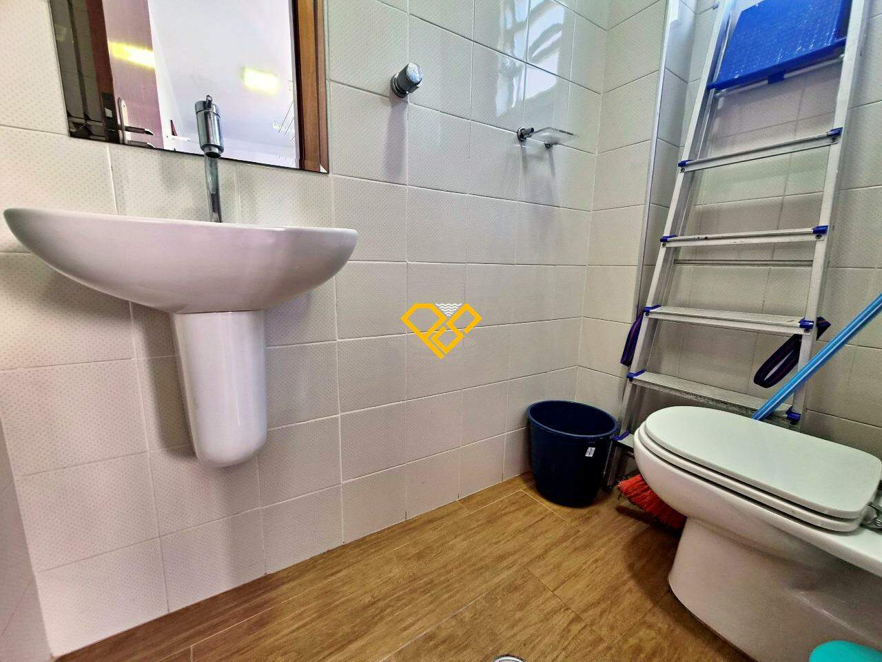 Apartamento à venda no Gonzaga: Wc de serviço