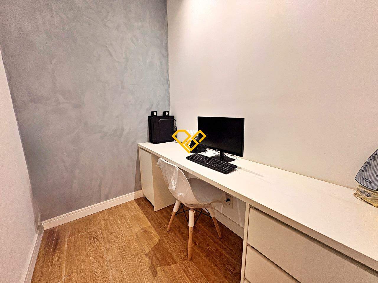 Apartamento para aluguel no Marapé: Escritório