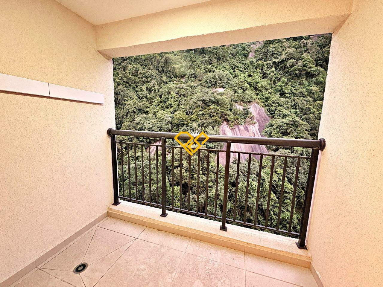 Apartamento para aluguel no Marapé: Varanda