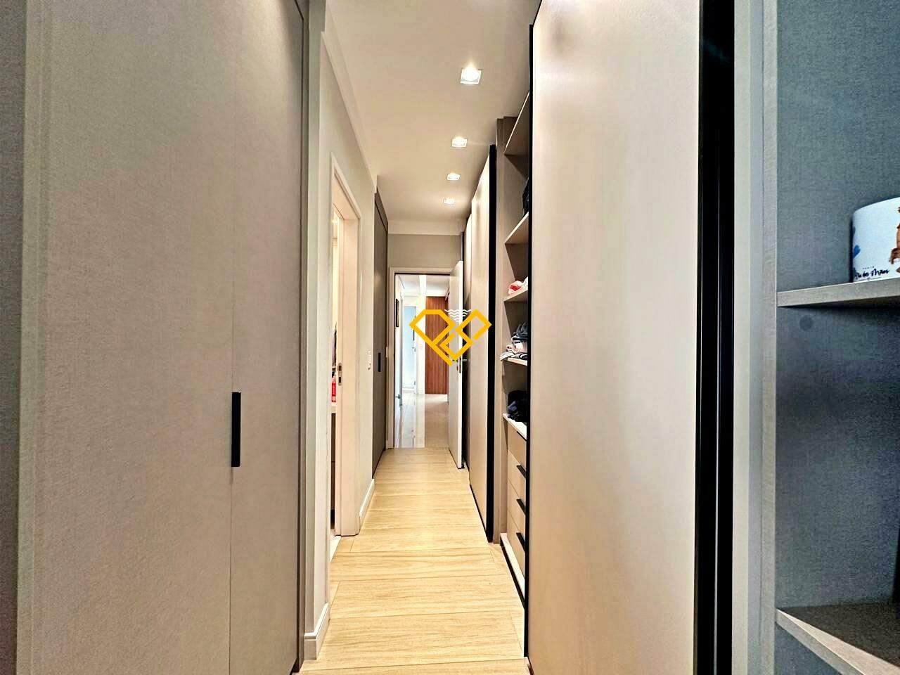 Apartamento à venda no Embaré: Suíte 1