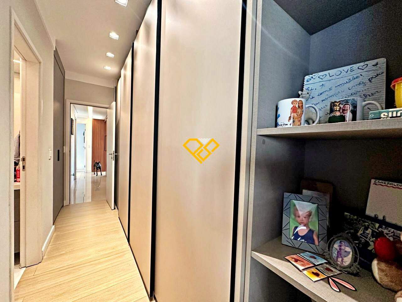 Apartamento à venda no Embaré: Suíte 1