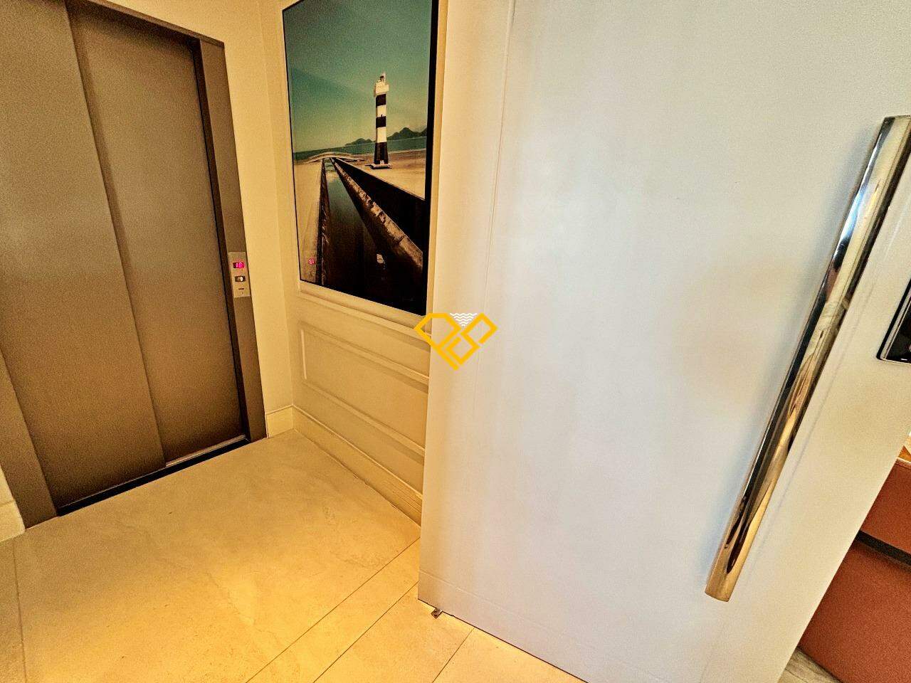 Apartamento à venda no Gonzaga: Hall privativo