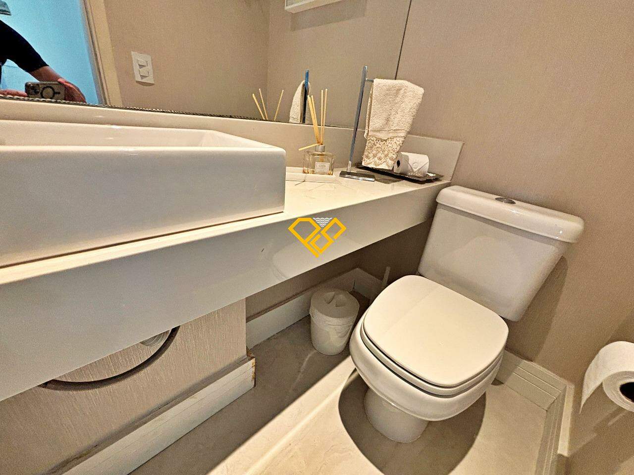 Apartamento à venda no Gonzaga: Lavabo
