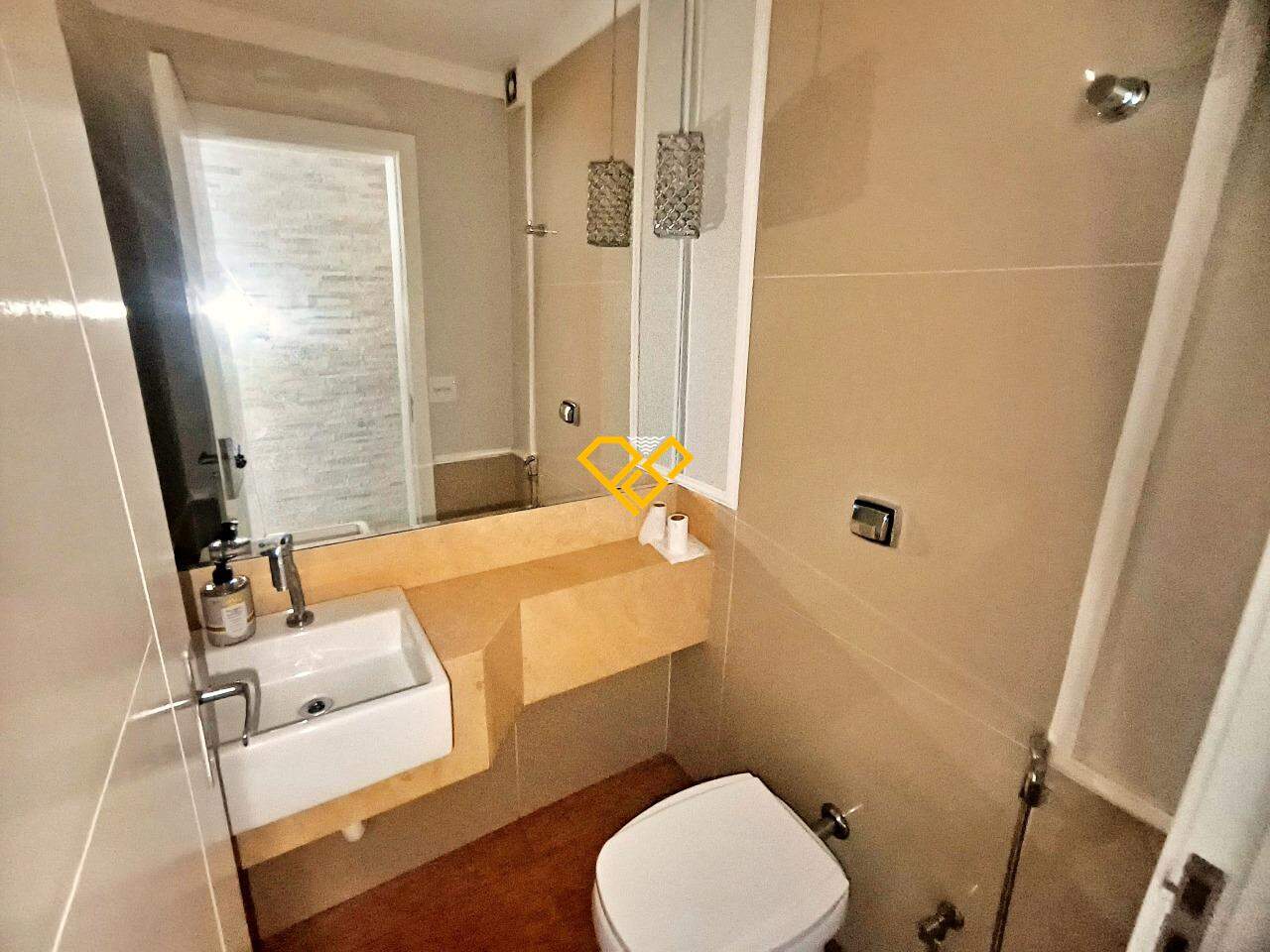 Cobertura à venda no Embaré: Lavabo