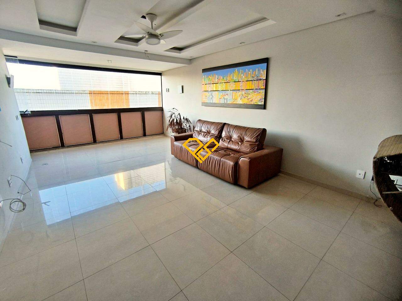 Cobertura à venda no Embaré: Sala 1° andar