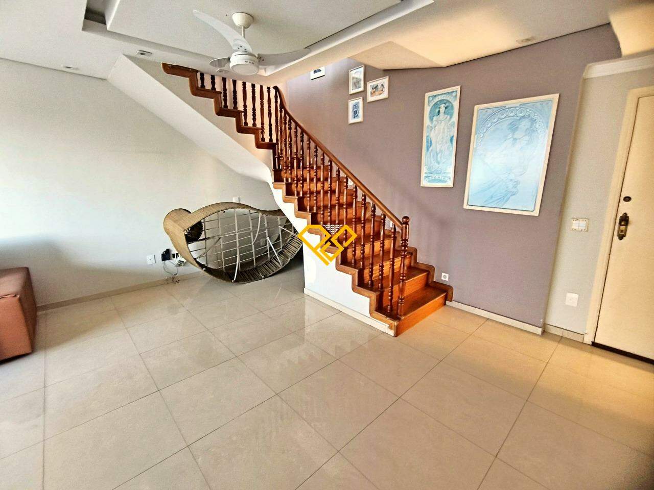Cobertura à venda no Embaré: Sala 1° andar