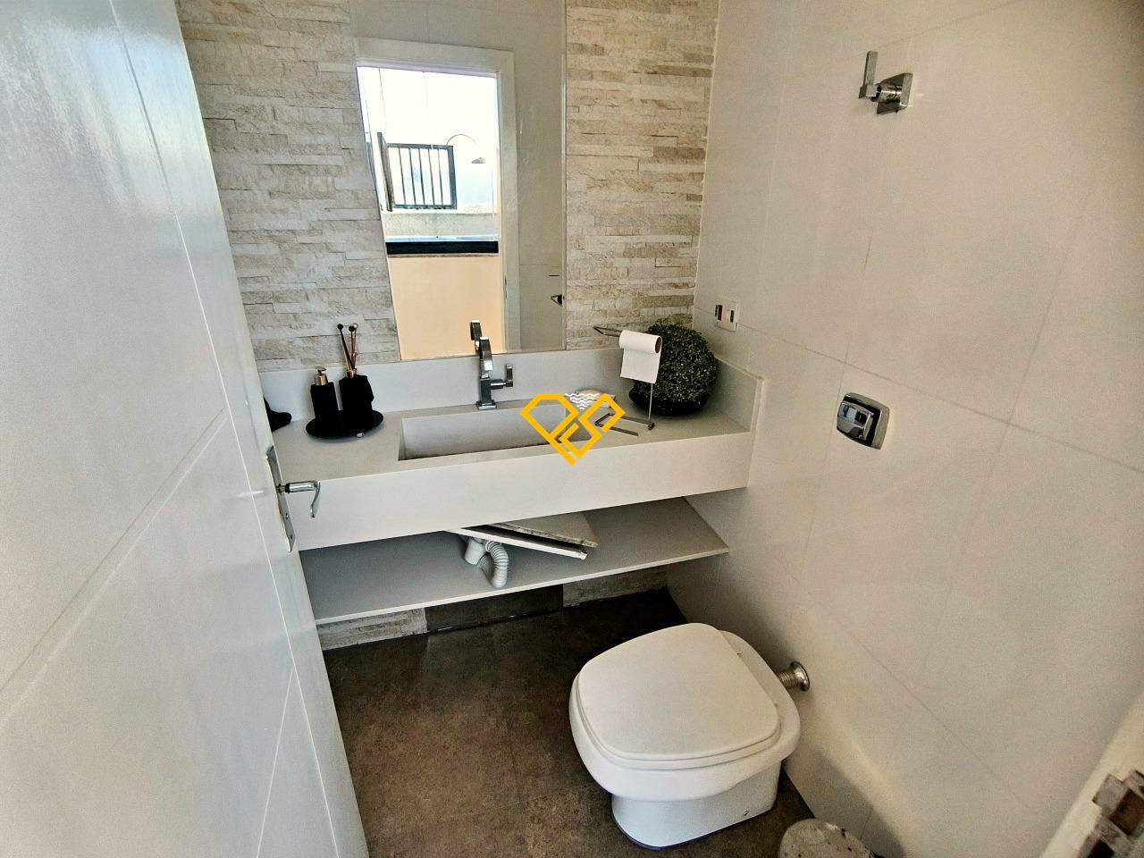 Cobertura à venda no Embaré: Lavabo