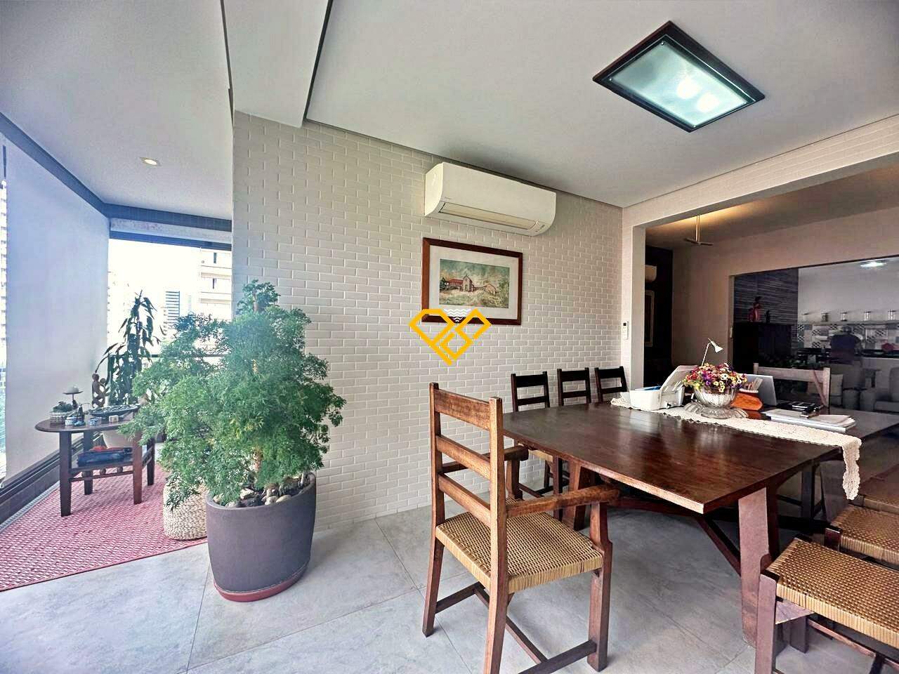 Garden à venda no Embaré: Varanda