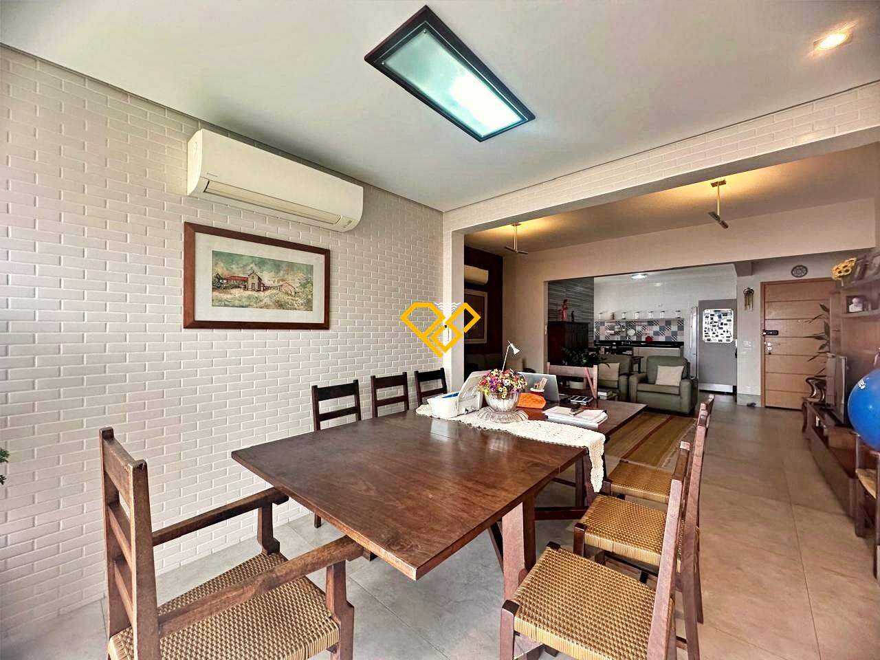 Garden à venda no Embaré: Varanda e sala