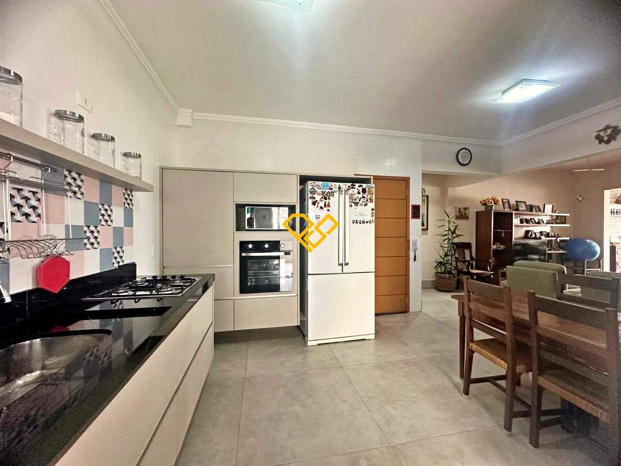 Garden à venda no Embaré: Cozinha