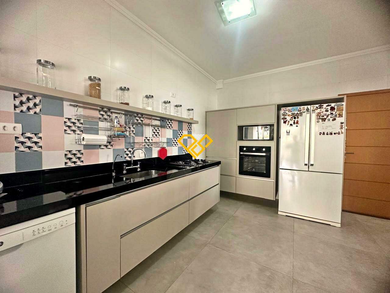 Garden à venda no Embaré: Cozinha