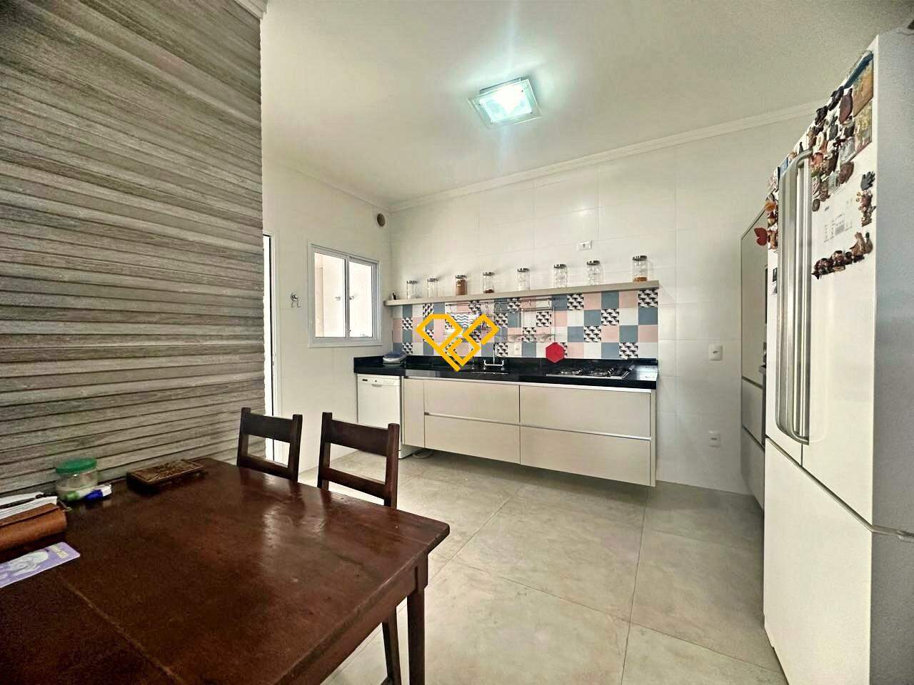 Garden à venda no Embaré: Cozinha