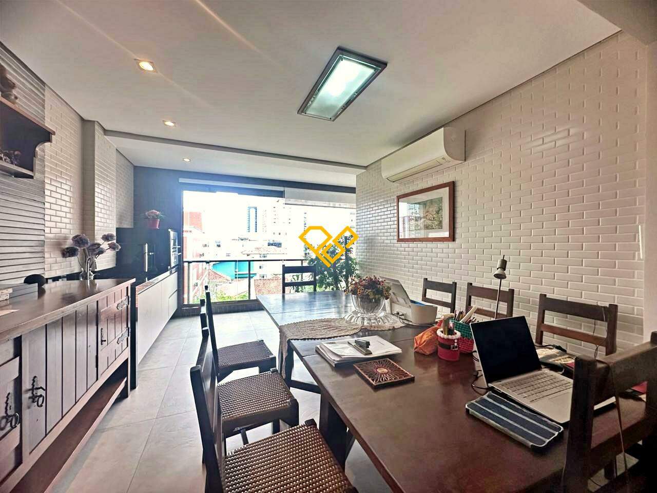 Garden à venda no Embaré: Varanda