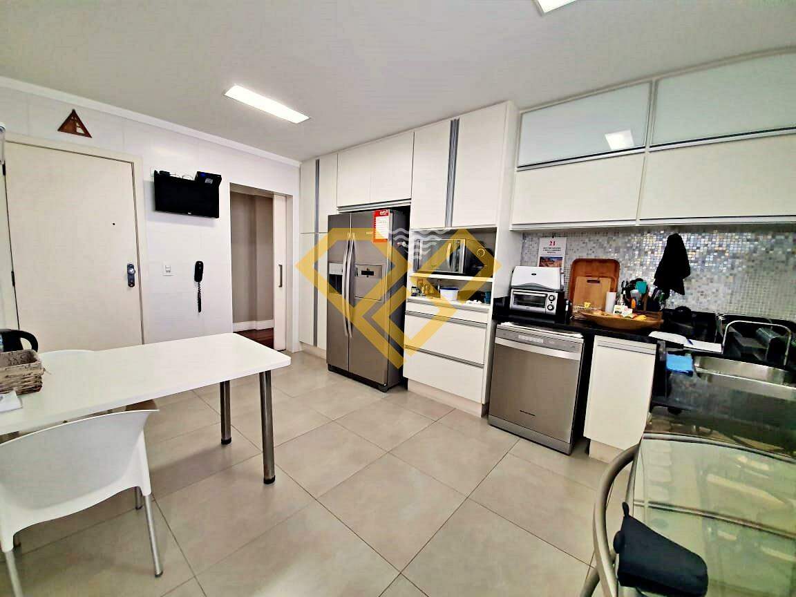 Cobertura à venda no Ponta da Praia: Cozinha