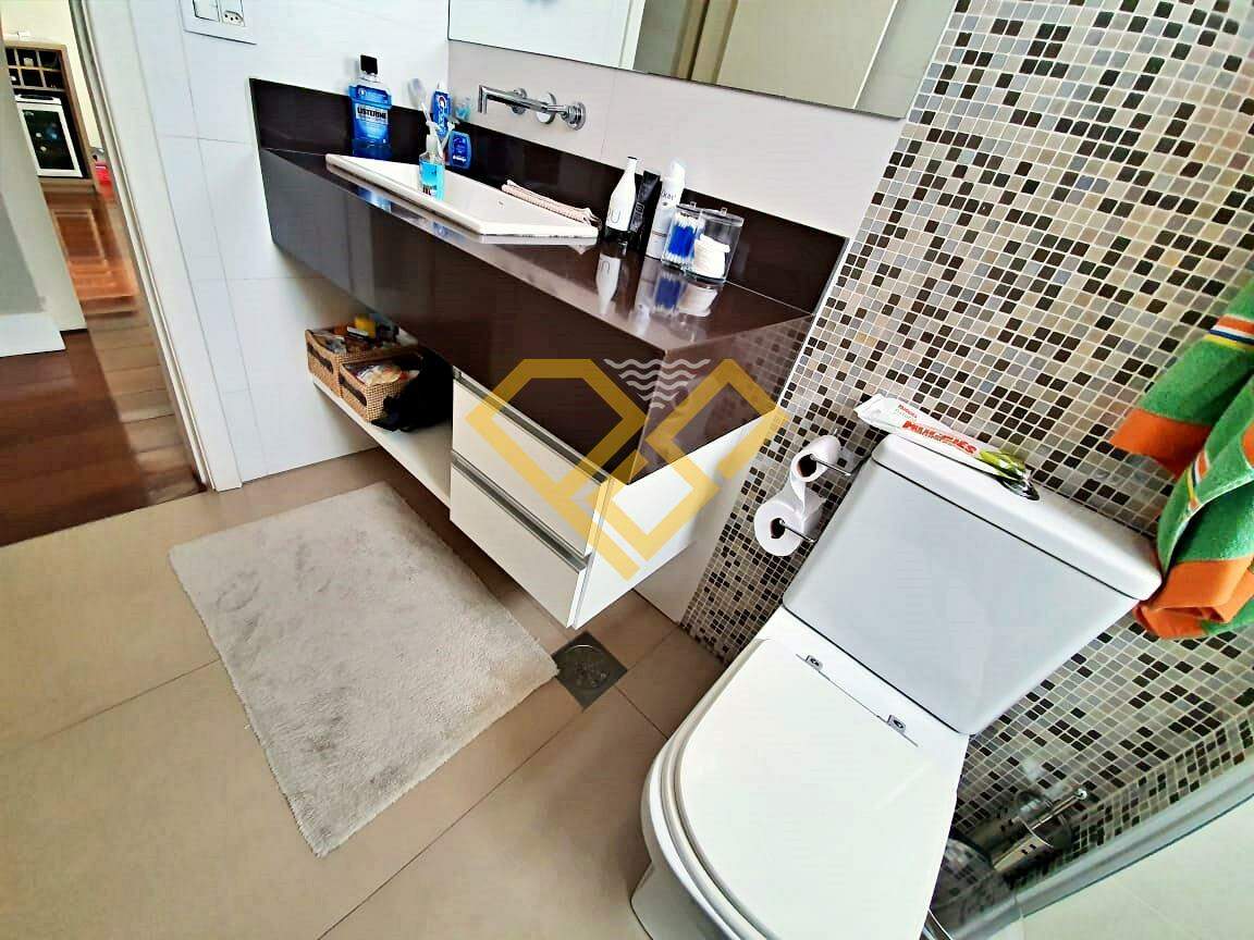 Cobertura à venda no Ponta da Praia: Wc social