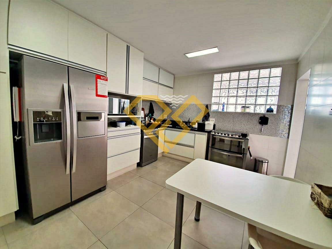 Cobertura à venda no Ponta da Praia: Cozinha