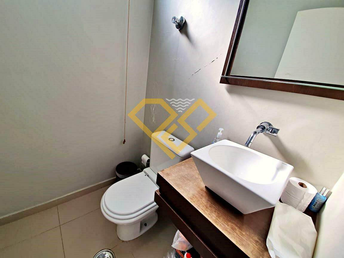 Cobertura à venda no Ponta da Praia: Lavabo