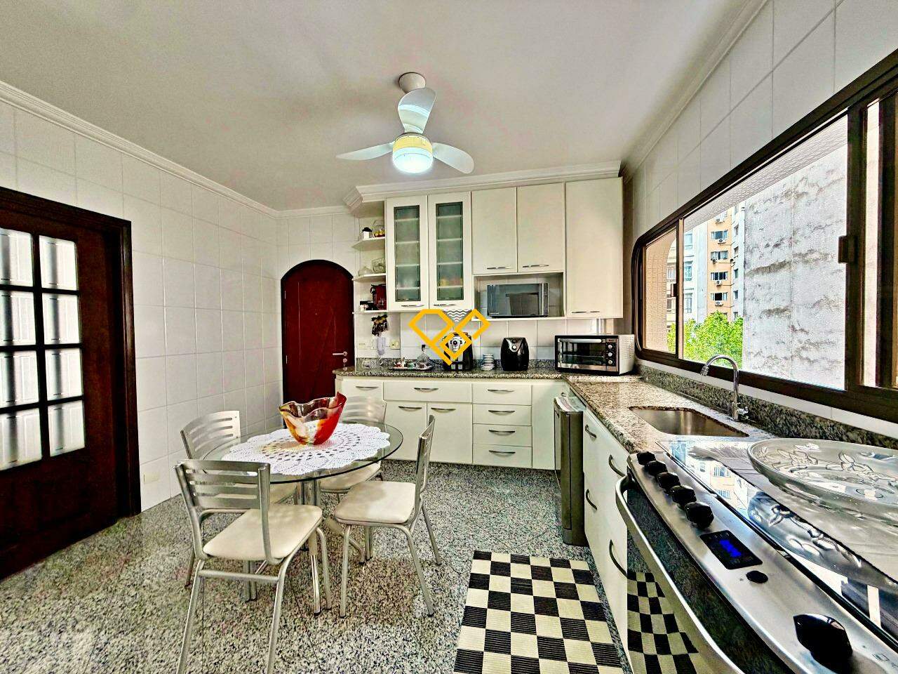 Apartamento à venda no Gonzaga: Cozinha
