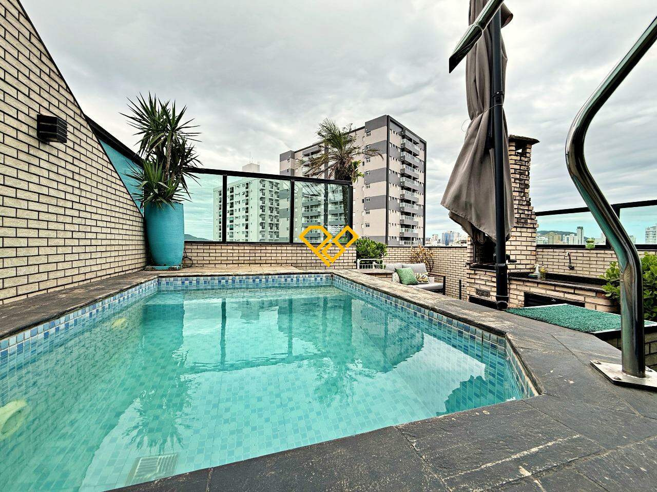 Cobertura à venda no Macuco: Piscina