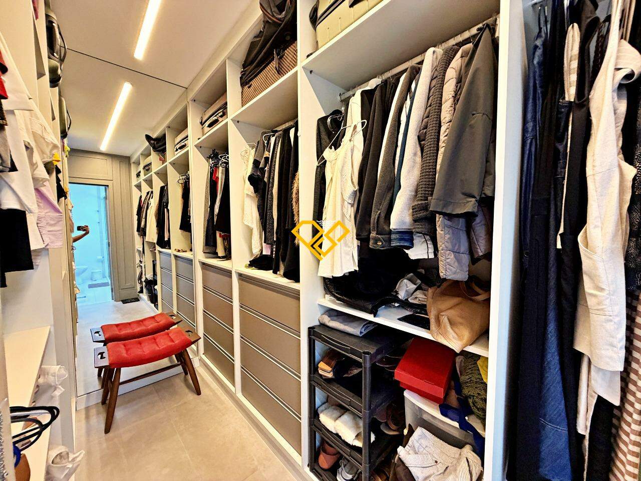 Apartamento à venda no Aparecida: Dormitório 4 - suíte master - closet