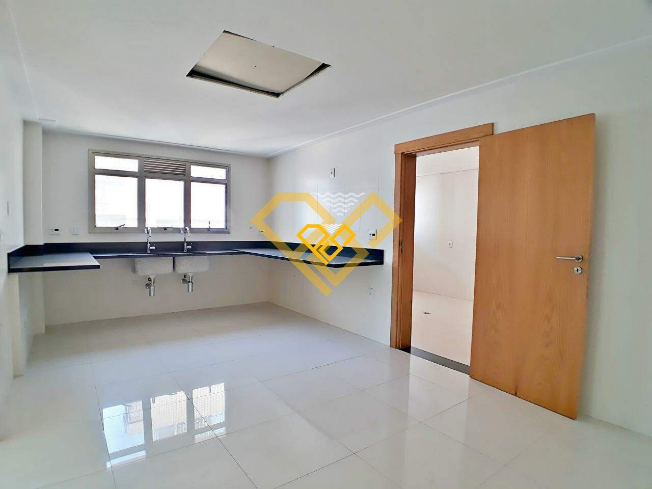 Apartamento à venda no Ponta da Praia: 