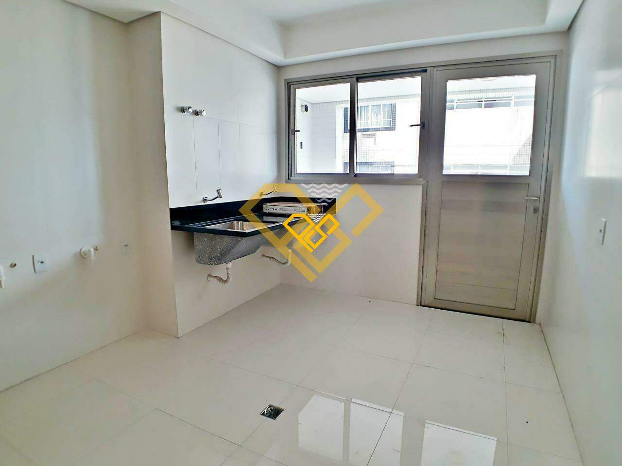 Apartamento à venda no Ponta da Praia: 