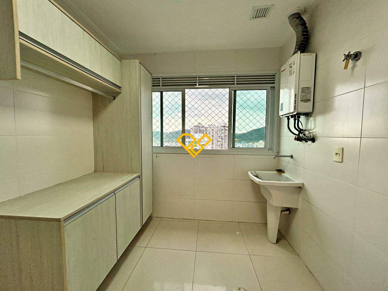 Apartamento à venda no Ponta da Praia: Área de serviço