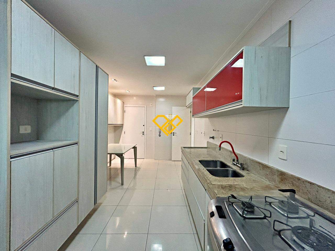 Apartamento à venda no Ponta da Praia: Cozinha
