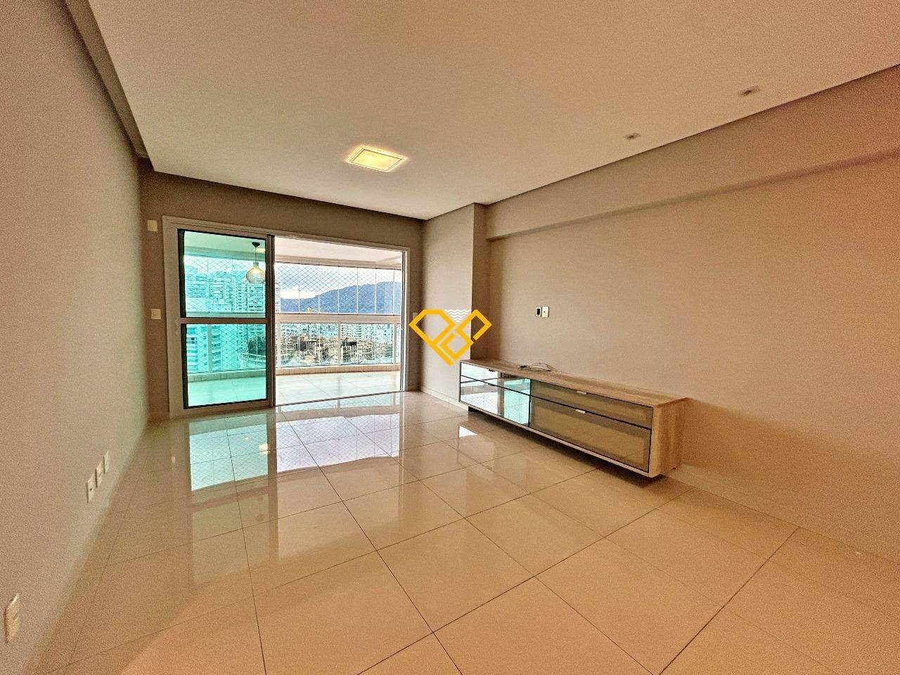 Apartamento à venda no Ponta da Praia: Sala