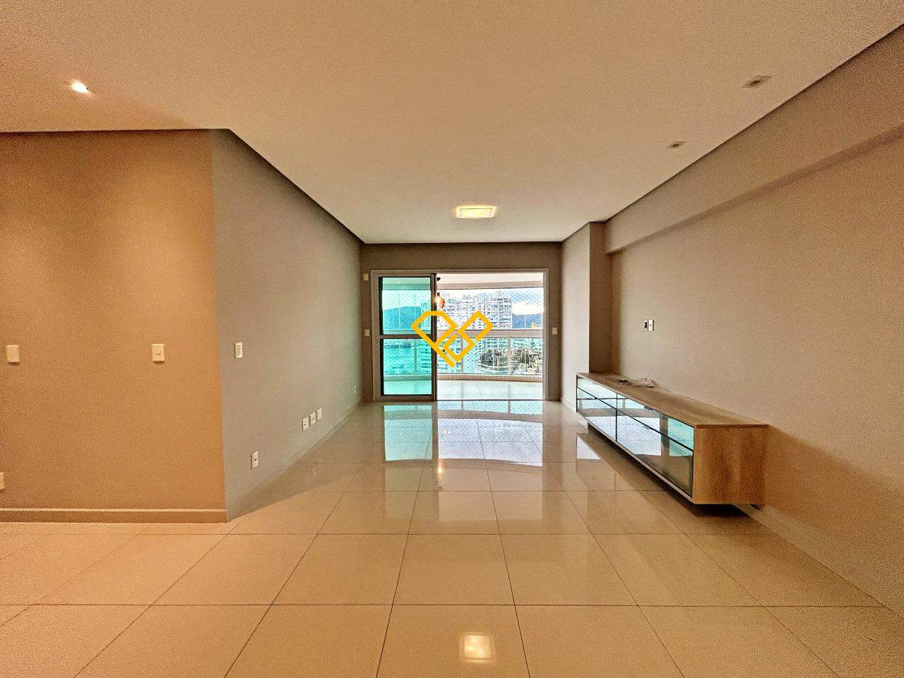 Apartamento à venda no Ponta da Praia: Sala