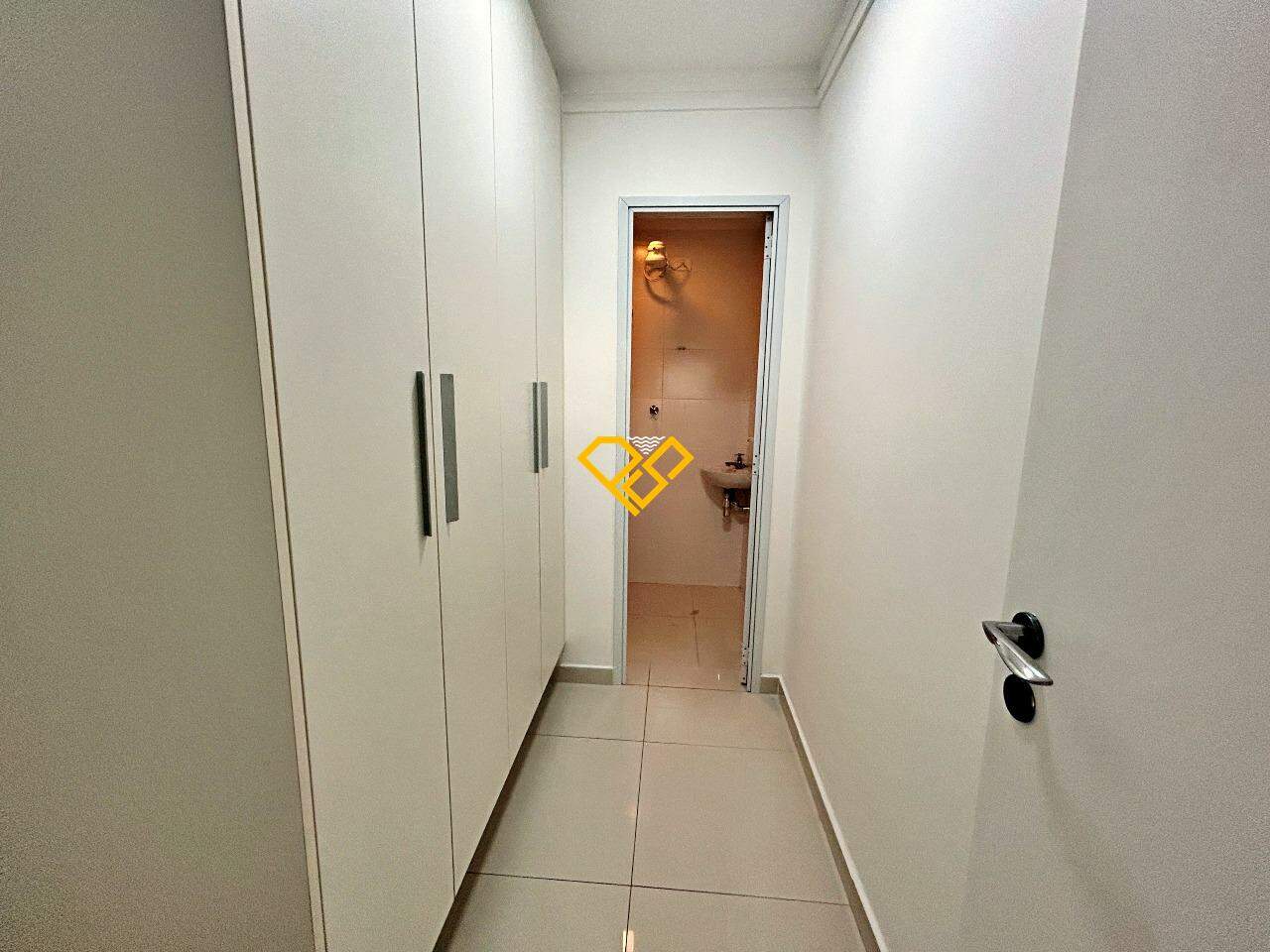 Apartamento à venda no Ponta da Praia: Dependência