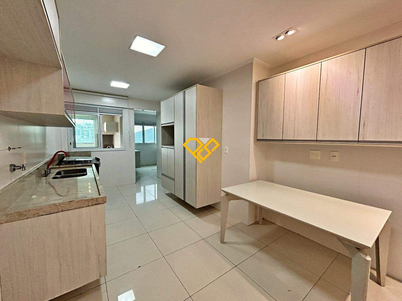 Apartamento à venda no Ponta da Praia: Cozinha