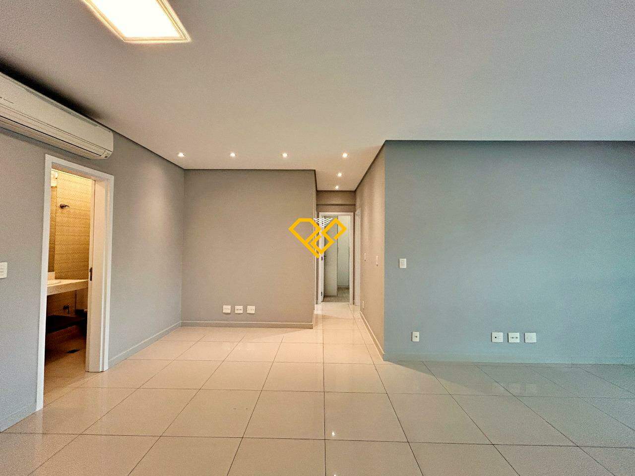 Apartamento à venda no Ponta da Praia: Sala