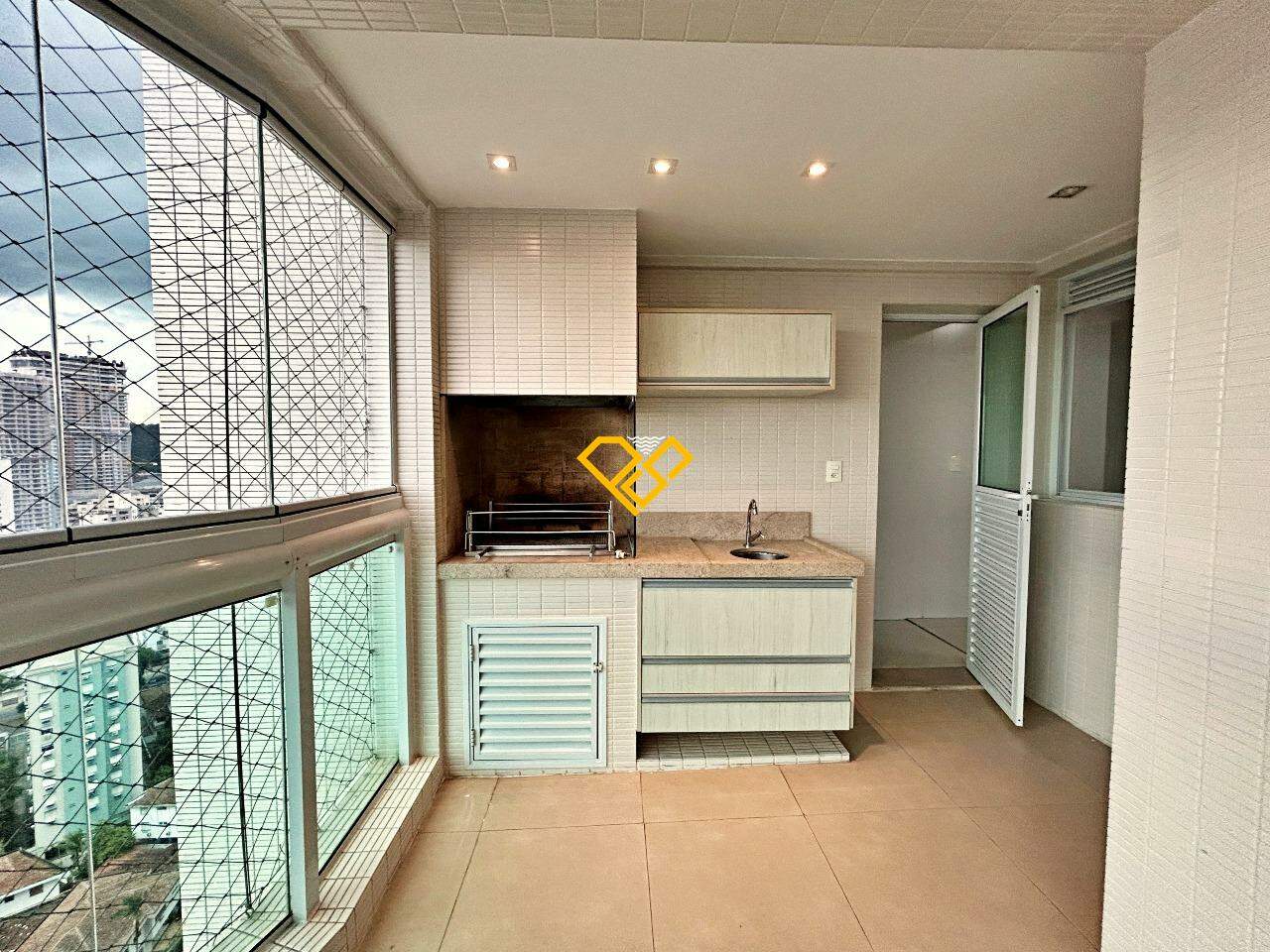 Apartamento à venda no Ponta da Praia: Churrasqueira